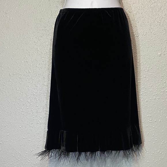 VNTG Victor Costa Black Velvet Midi Skirt with Ostrich Feather Detail - Picture 1 of 7